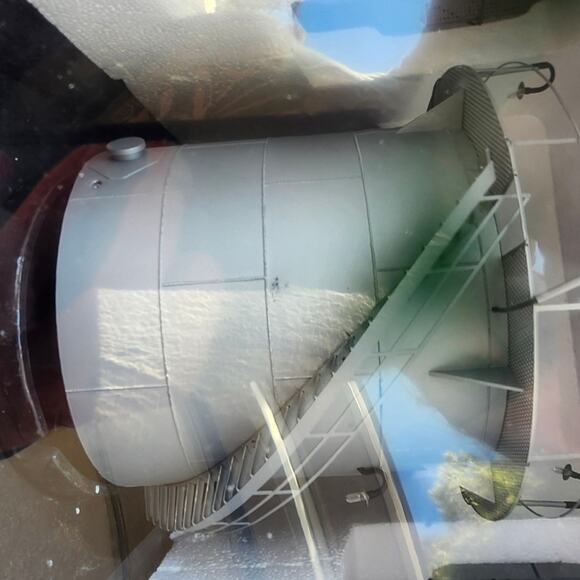 Cylindrical Oil Storage Tank - Gray - Picture 3 of 5